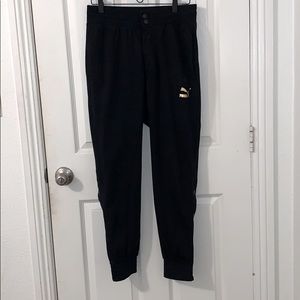 Puma Joggers / Sweats